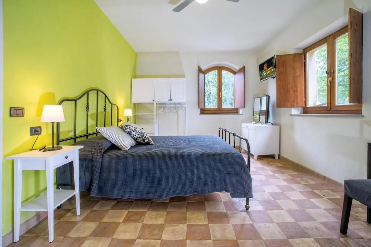 Torrenova Di Assisi Country House 2*,